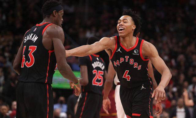 包含猛龙客场击败奇才，德罗赞全场独揽33分的词条