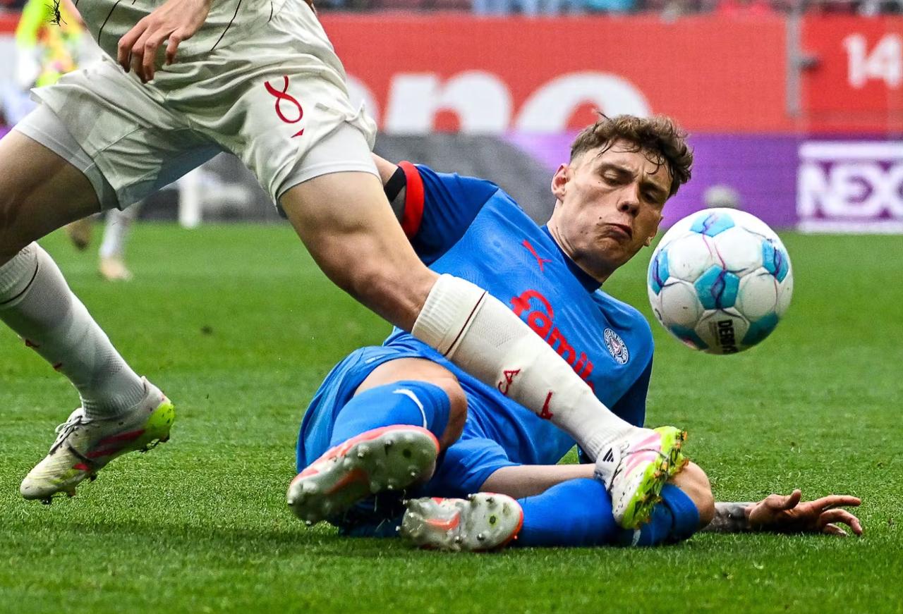 包含汉堡主场告负，球队排名继续下滑的词条