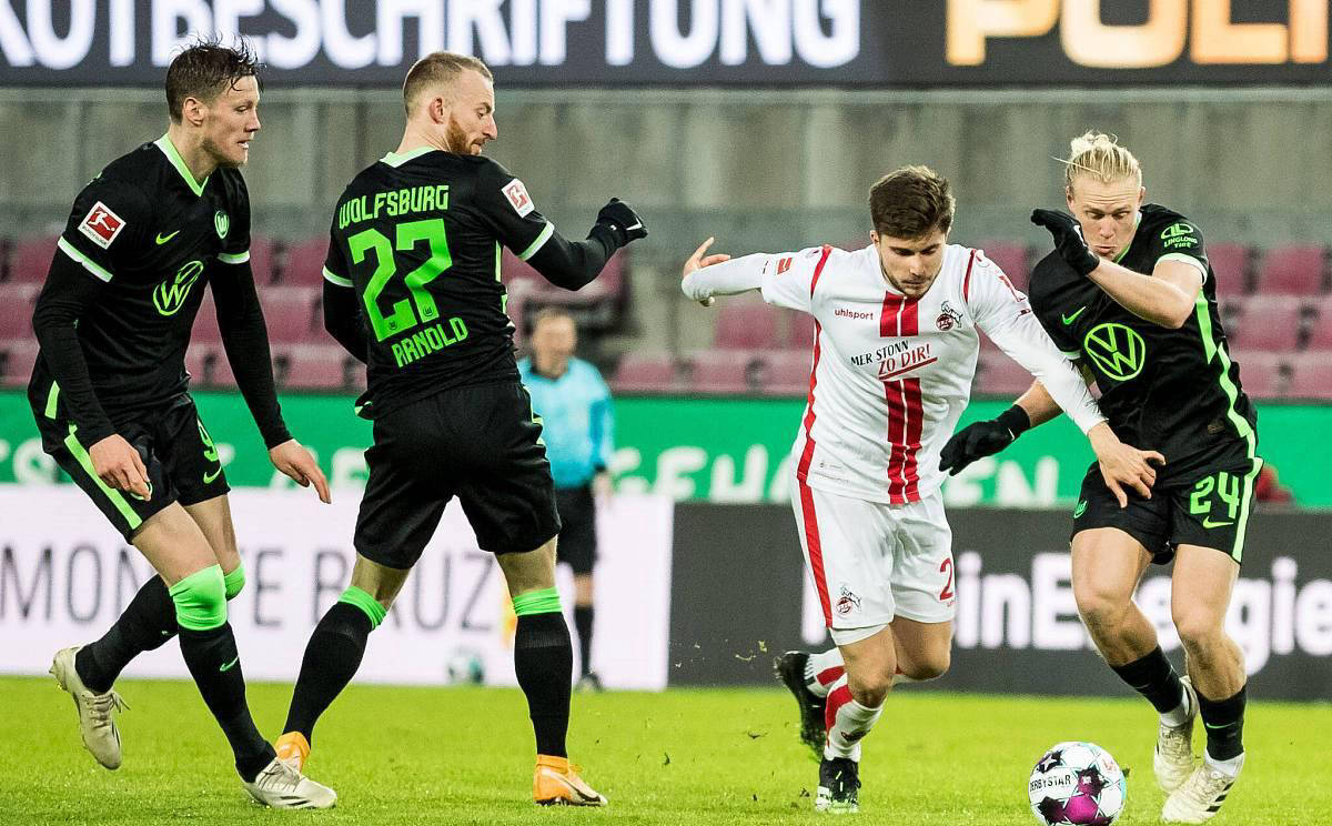 包含沃尔夫斯堡主场失利，球迷情绪低迷的词条