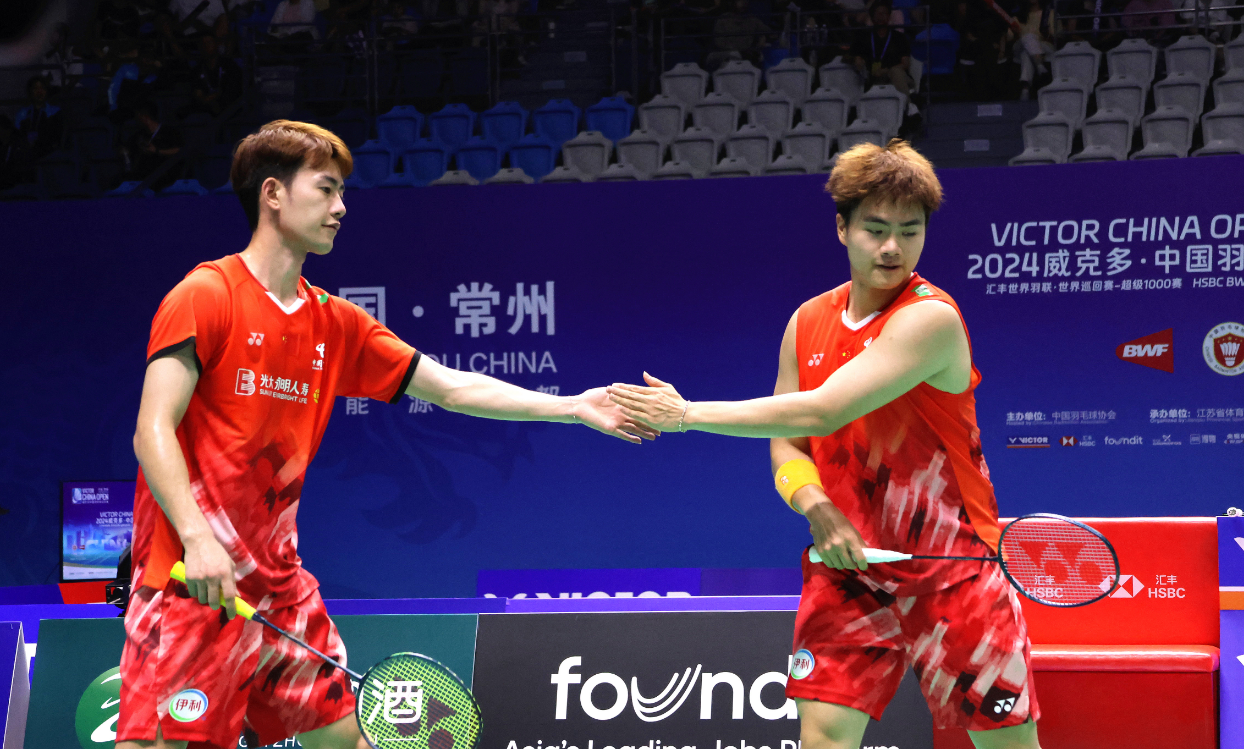 丹麦击败对手，获得羽毛球比赛冠军