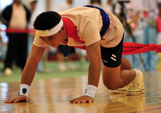 墨西哥选手在拔河比赛坚持不懈 墨西哥选手在拔河比赛坚持不懈